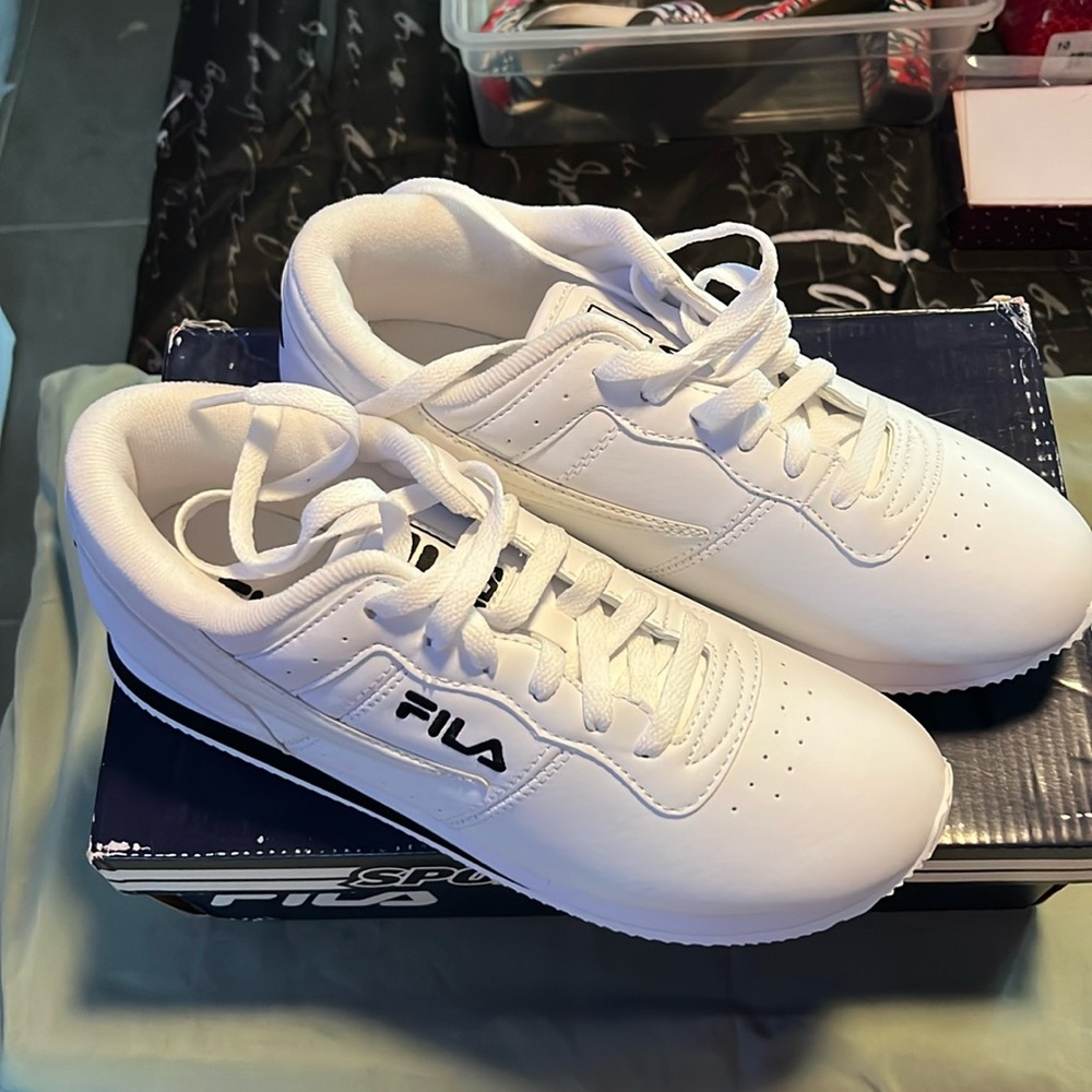 Brand new size 10 Fila gym shoes
